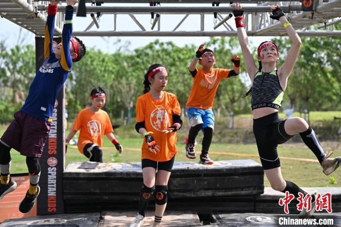 2025斯巴达勇士成都站吸引近6000名选手 成人精英