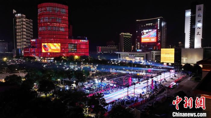 中国田径街头巡回赛登临杭州，谢震业谈巴黎奥