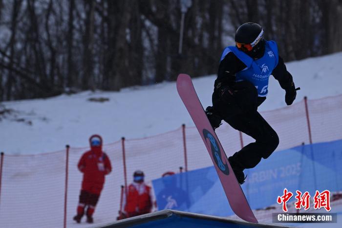 哈尔滨亚冬会首日焦点：刘昊宇在单板滑雪男子