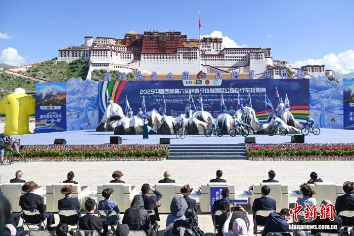 布达拉宫广场开幕仪式点亮高原热情西藏第六届