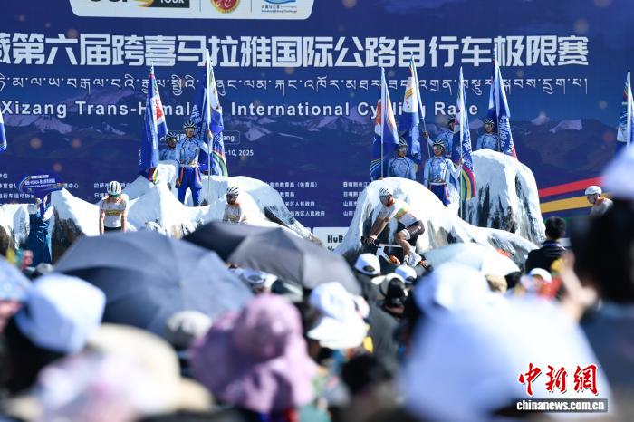 布达拉宫广场开幕仪式点亮高原热情西藏第六届