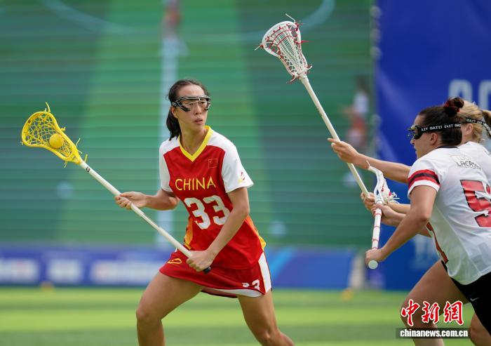 中国女子棍网球队小组赛负于加拿大队 顽强拼搏