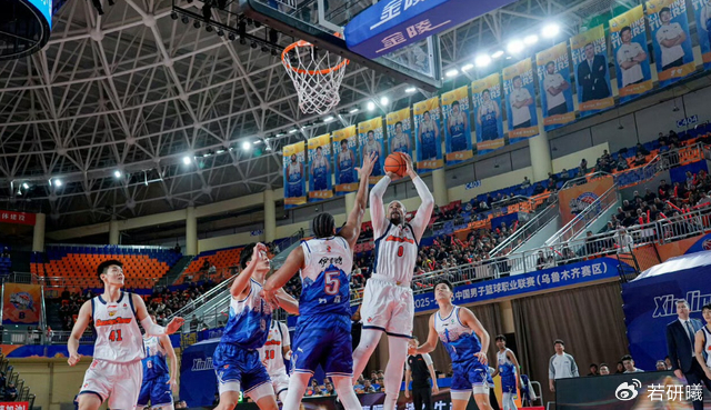 广东宏远客场遭新疆逆转 杜锋疑似爆粗口引争议