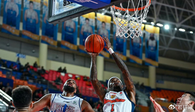 广东宏远客场遭新疆逆转 杜锋疑似爆粗口引争议