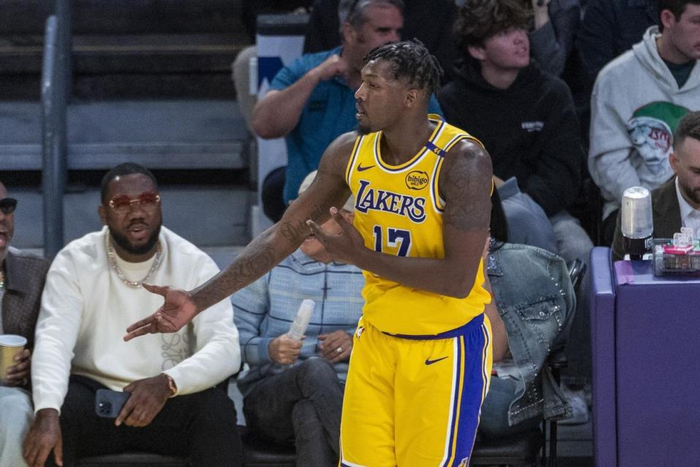 火箭队弃用芬尼-史密斯战绩飙升引热议