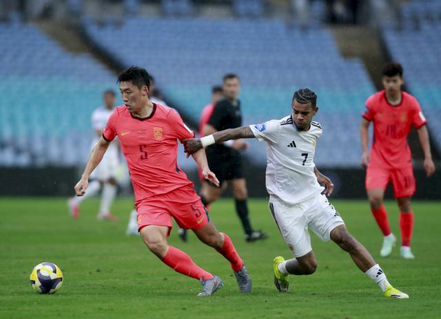 邵佳一执教首秀告捷 国足2-0力克库拉索