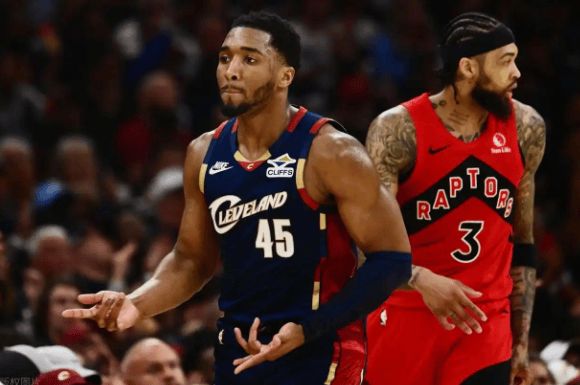 湖人替补肯纳德27分力压约基奇当选最佳