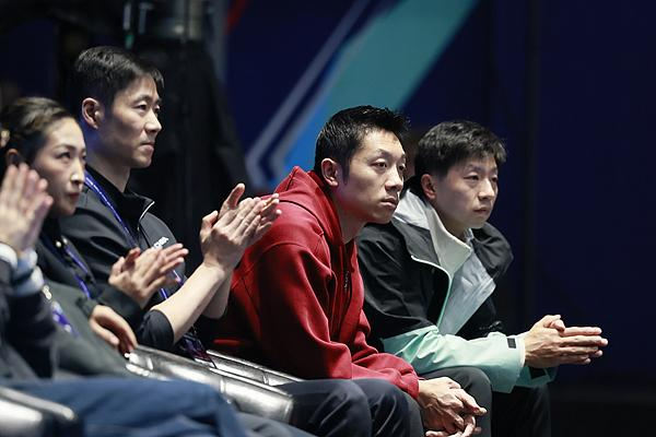 国乒男队伦敦世乒赛淘汰赛首胜 老将助阵邓亚萍